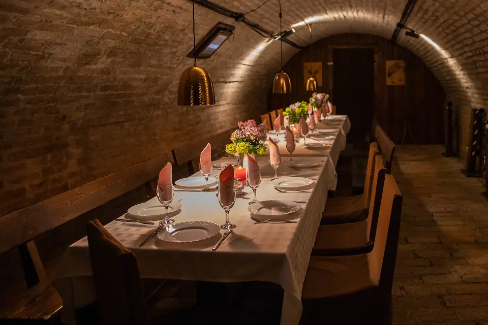 Sala i podrum · 12
