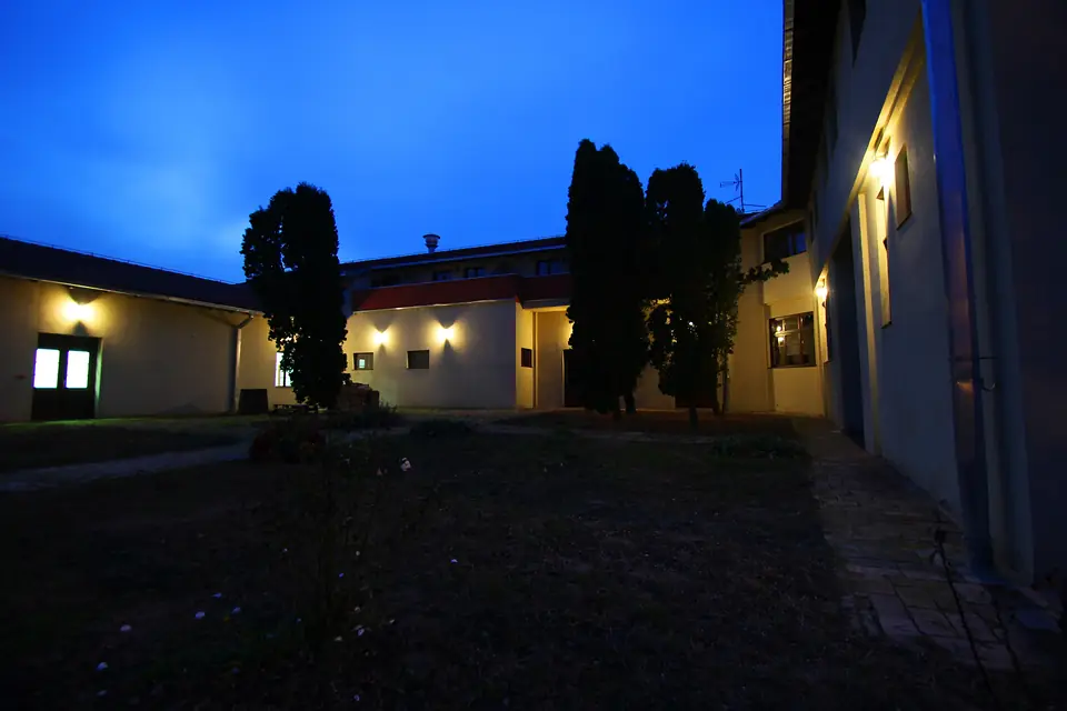 Hotel · 18